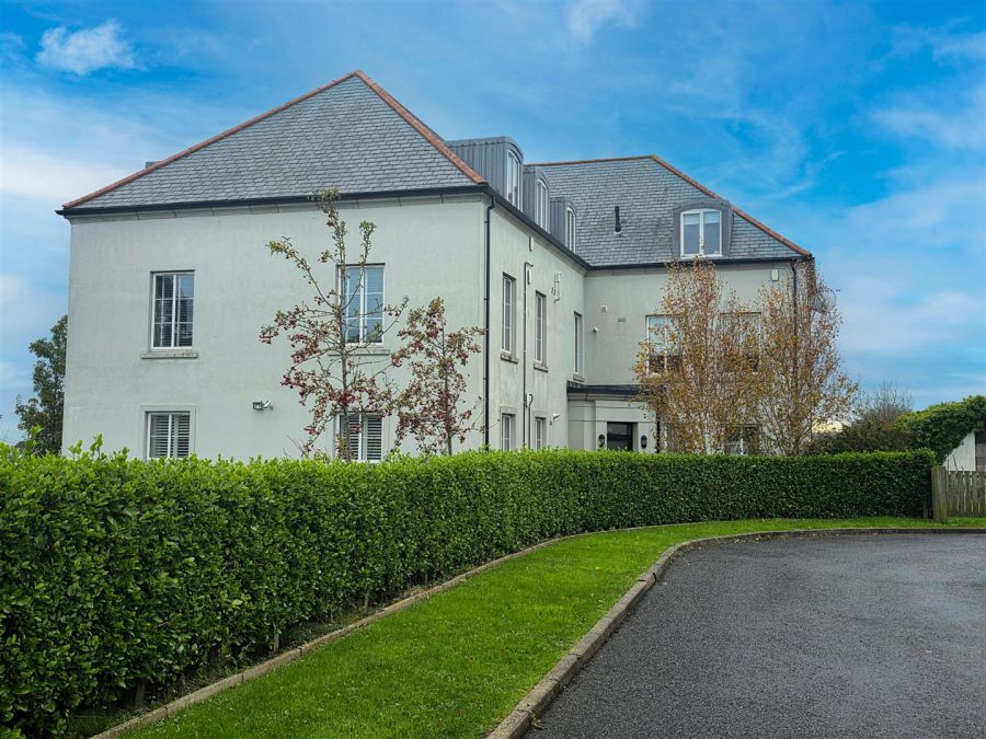 2 Hartley Hall Close