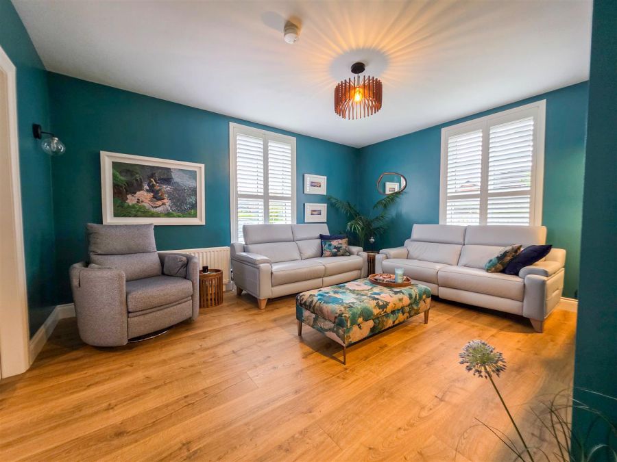 2 Hartley Hall Close