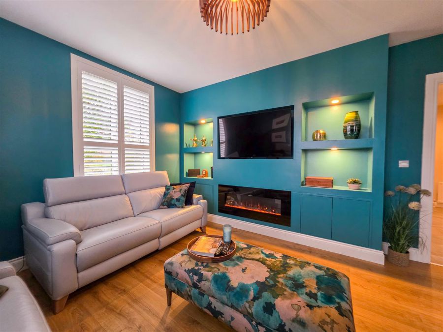 2 Hartley Hall Close