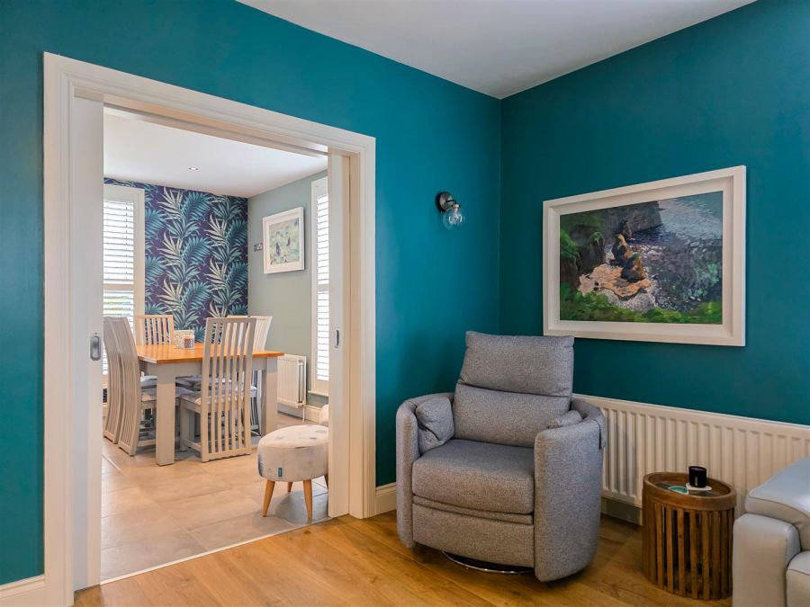 2 Hartley Hall Close