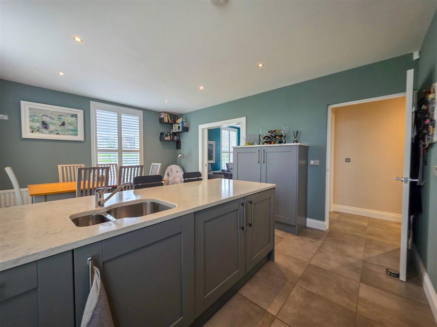 2 Hartley Hall Close