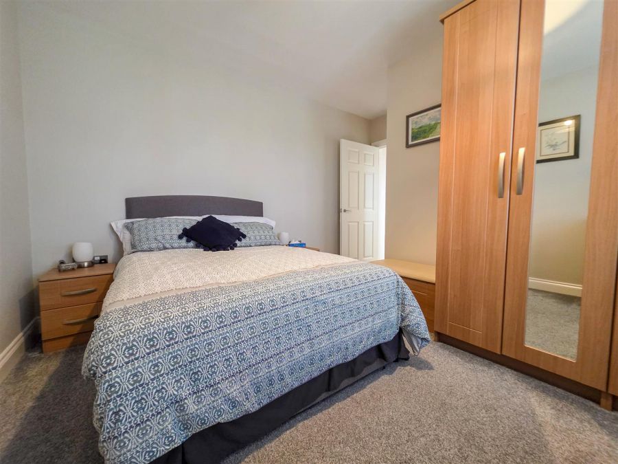 2 Hartley Hall Close