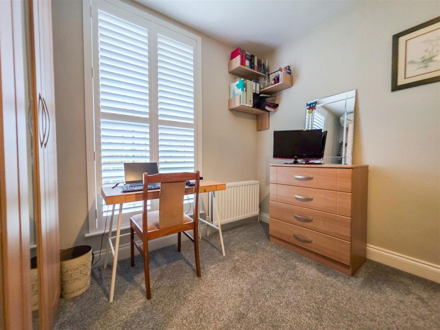 2 Hartley Hall Close