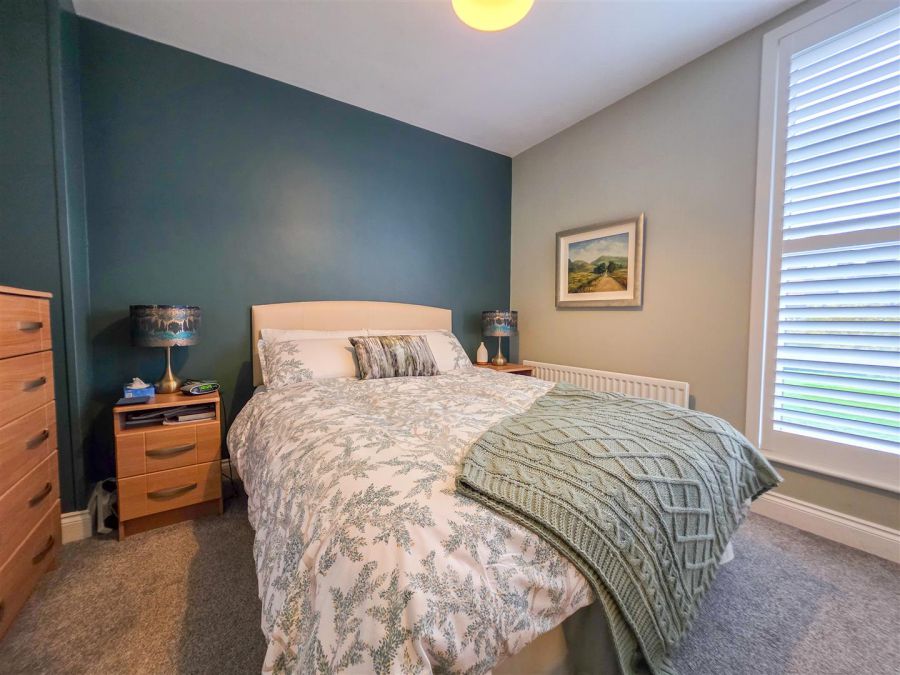 2 Hartley Hall Close