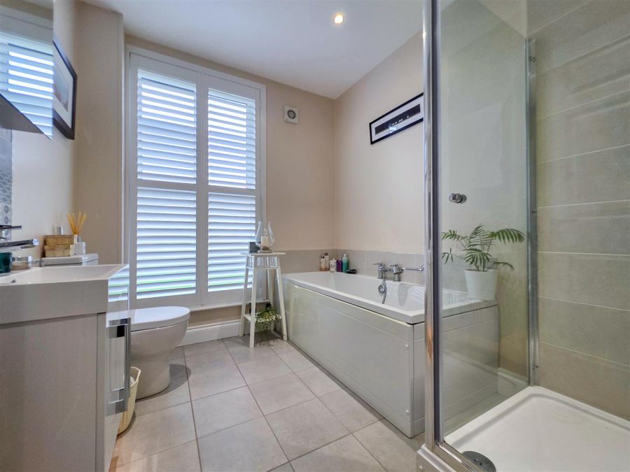 2 Hartley Hall Close