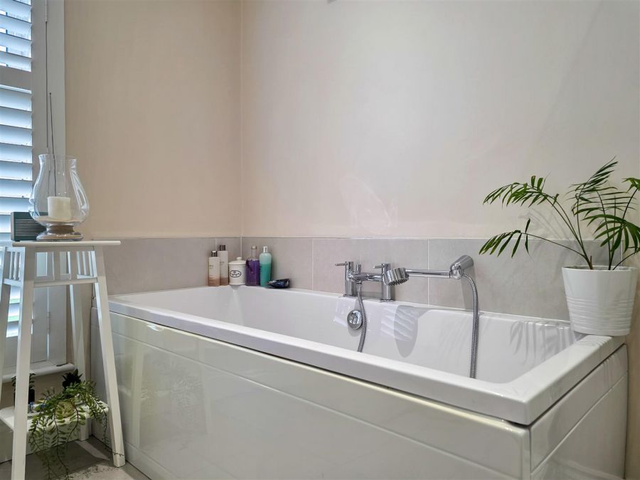 2 Hartley Hall Close