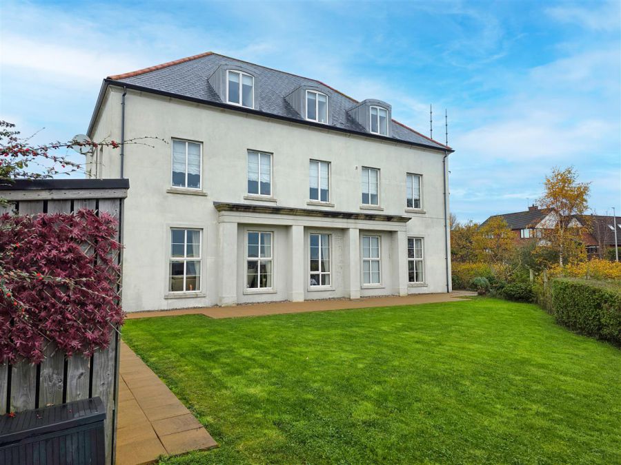 2 Hartley Hall Close