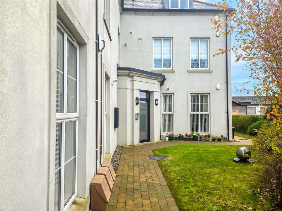 2 Hartley Hall Close