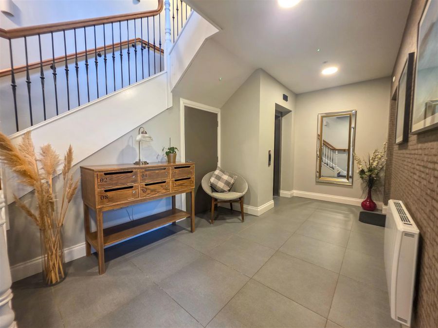 2 Hartley Hall Close