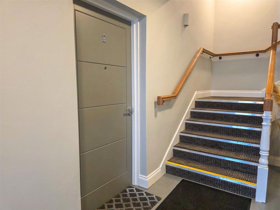 2 Hartley Hall Close