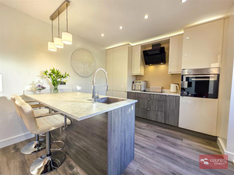 11 Burnthill Gardens