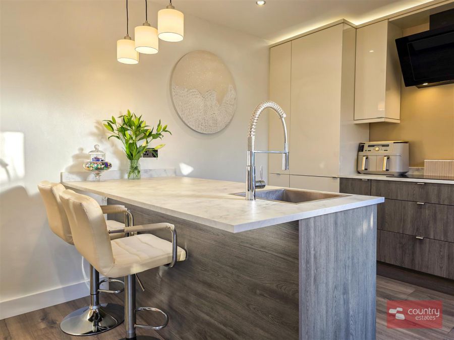 11 Burnthill Gardens