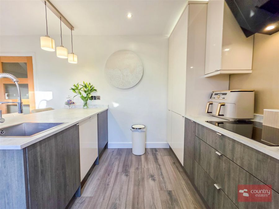 11 Burnthill Gardens