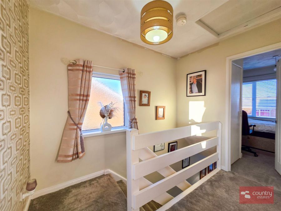 11 Burnthill Gardens