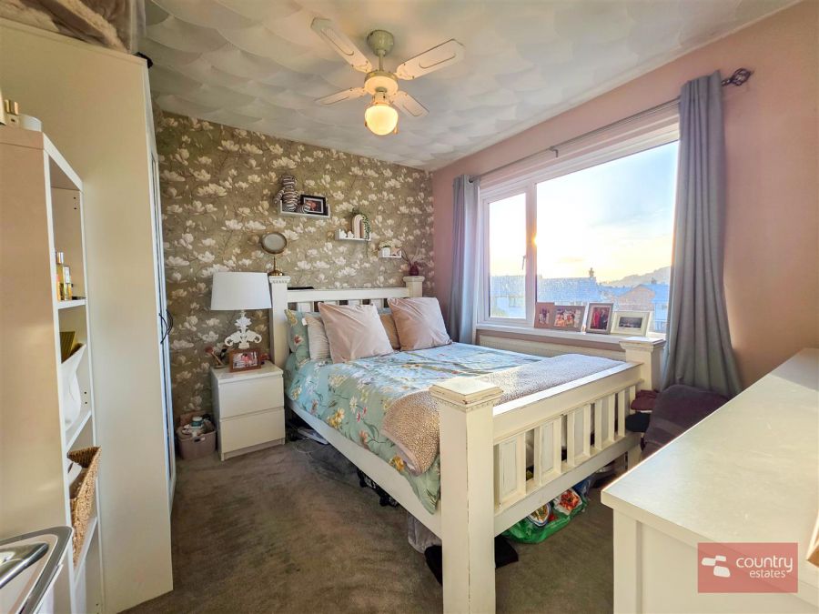 11 Burnthill Gardens