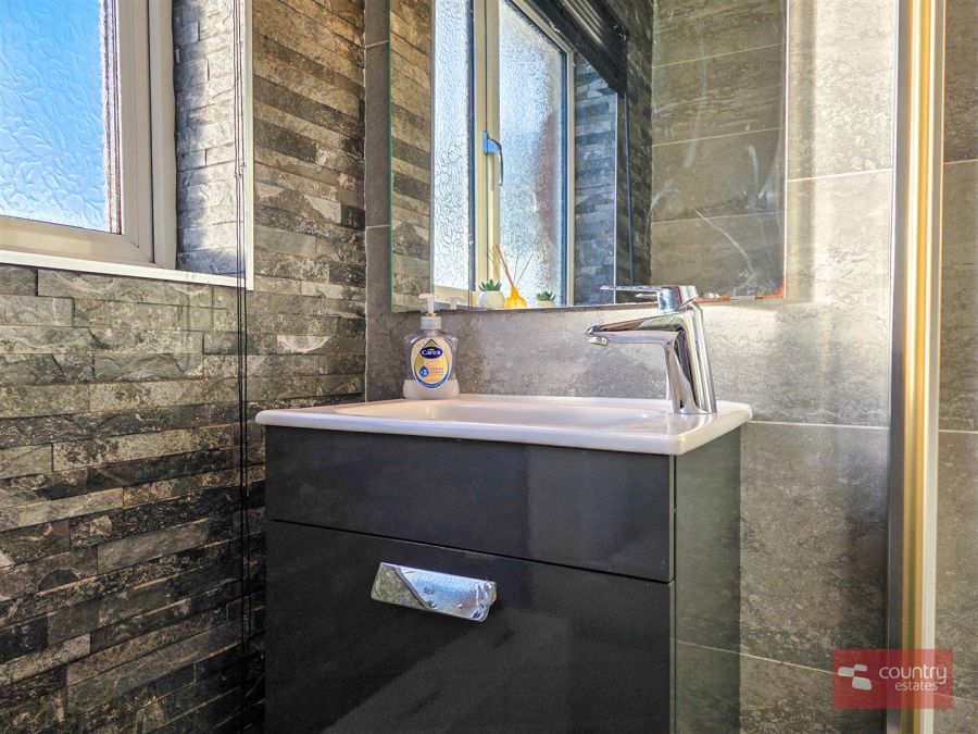 11 Burnthill Gardens