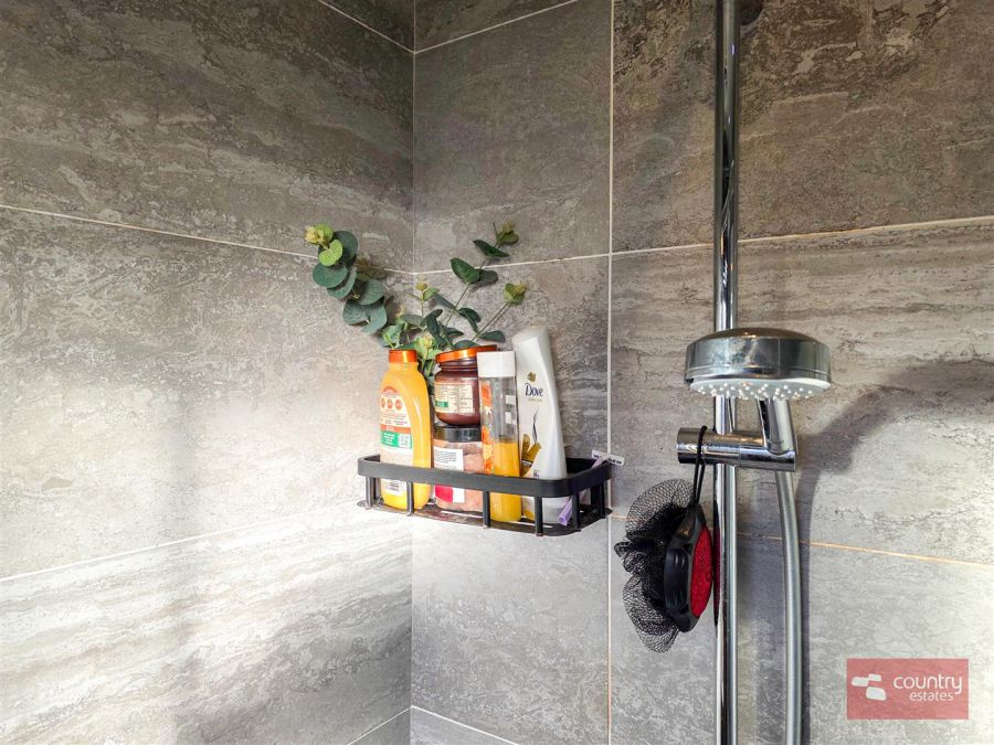 11 Burnthill Gardens