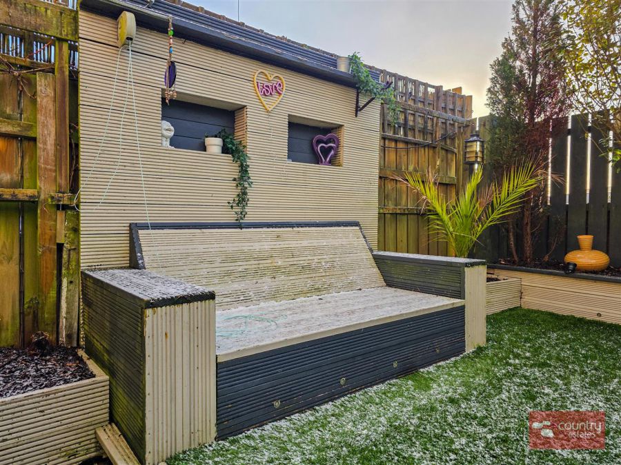 11 Burnthill Gardens