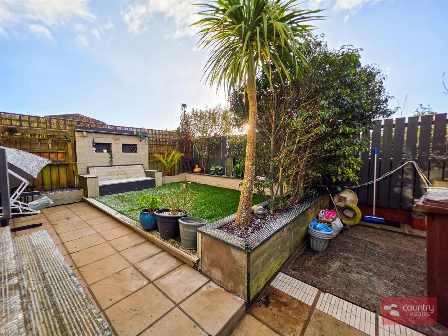 11 Burnthill Gardens