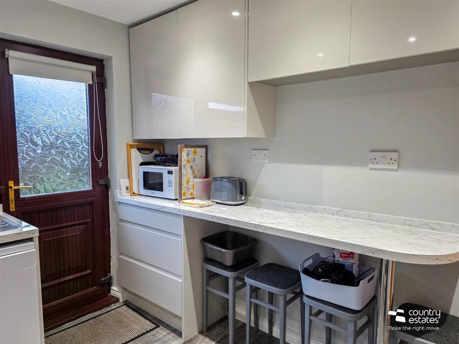 11 Carnhill Crescent