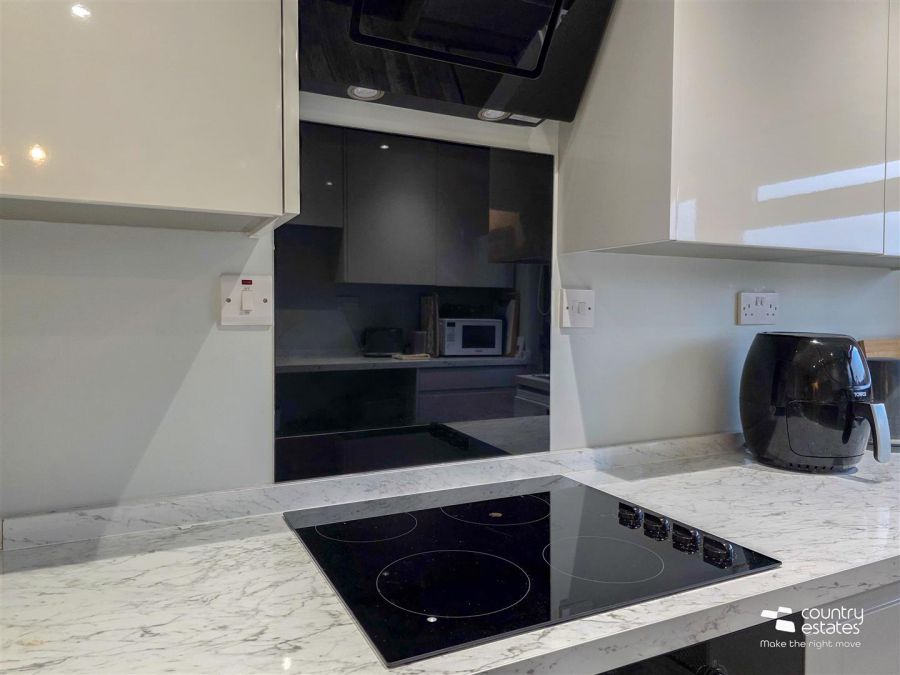 11 Carnhill Crescent