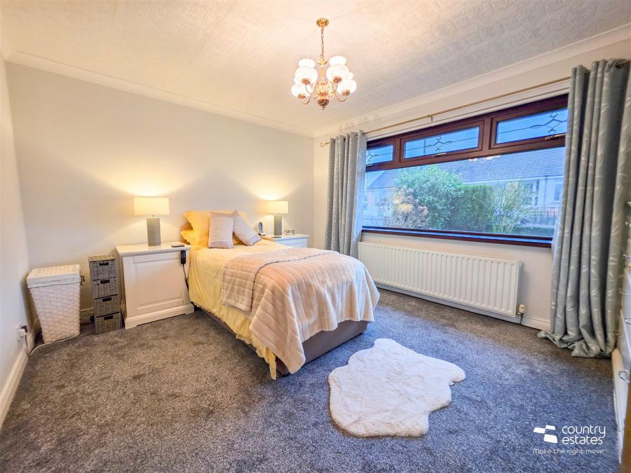 11 Carnhill Crescent