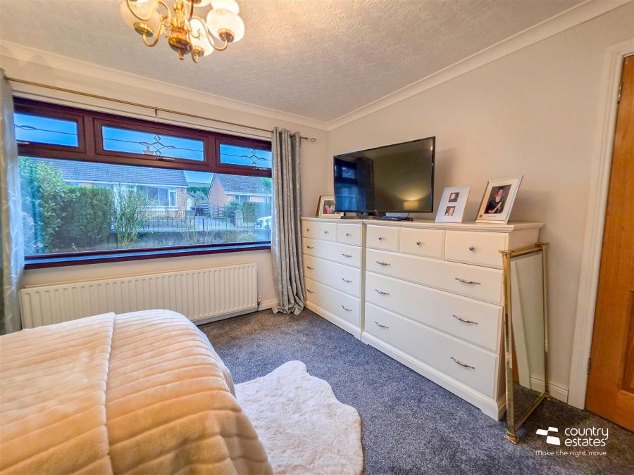 11 Carnhill Crescent