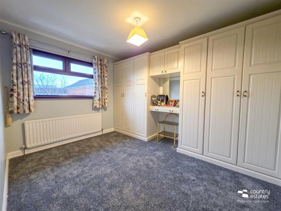 11 Carnhill Crescent