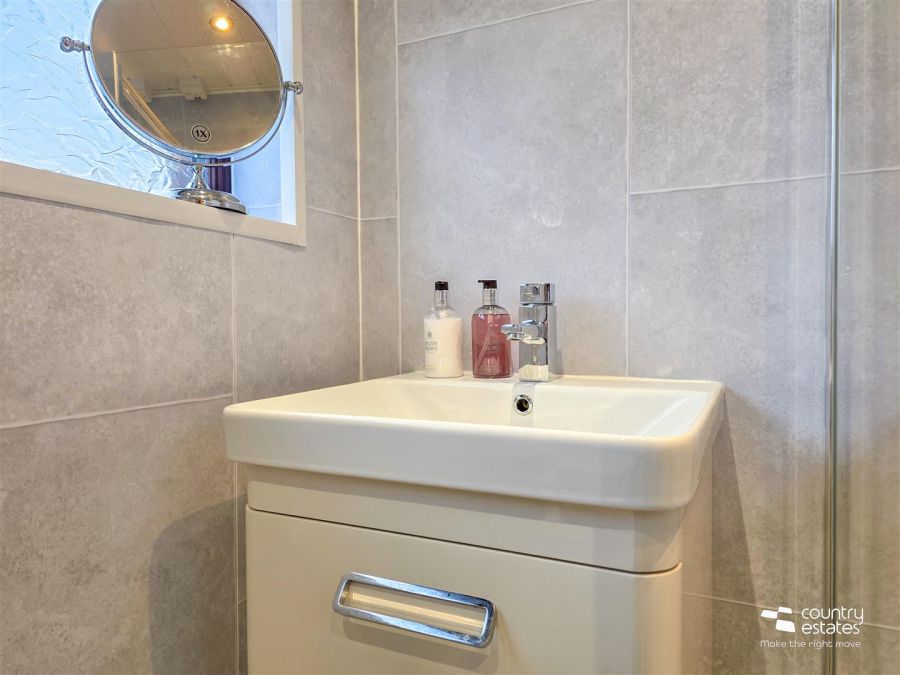 11 Carnhill Crescent