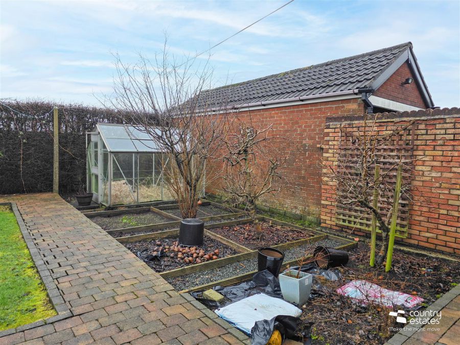 11 Carnhill Crescent