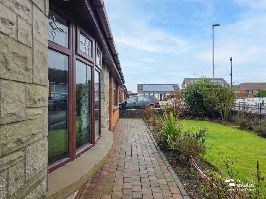 11 Carnhill Crescent