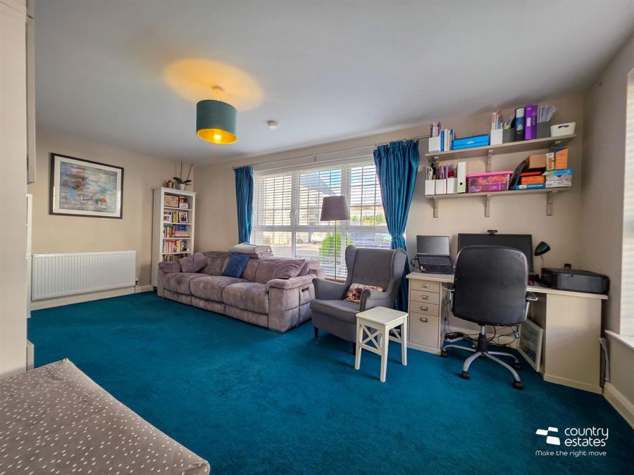 10 Ashbourne Manor Square