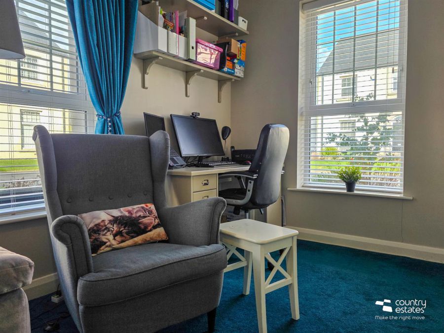 10 Ashbourne Manor Square