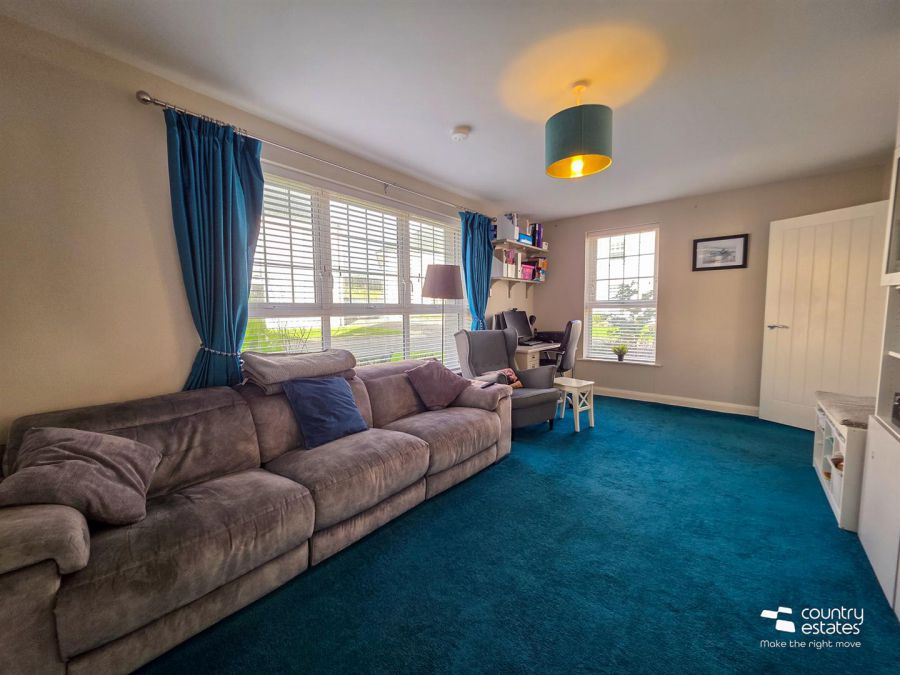 10 Ashbourne Manor Square