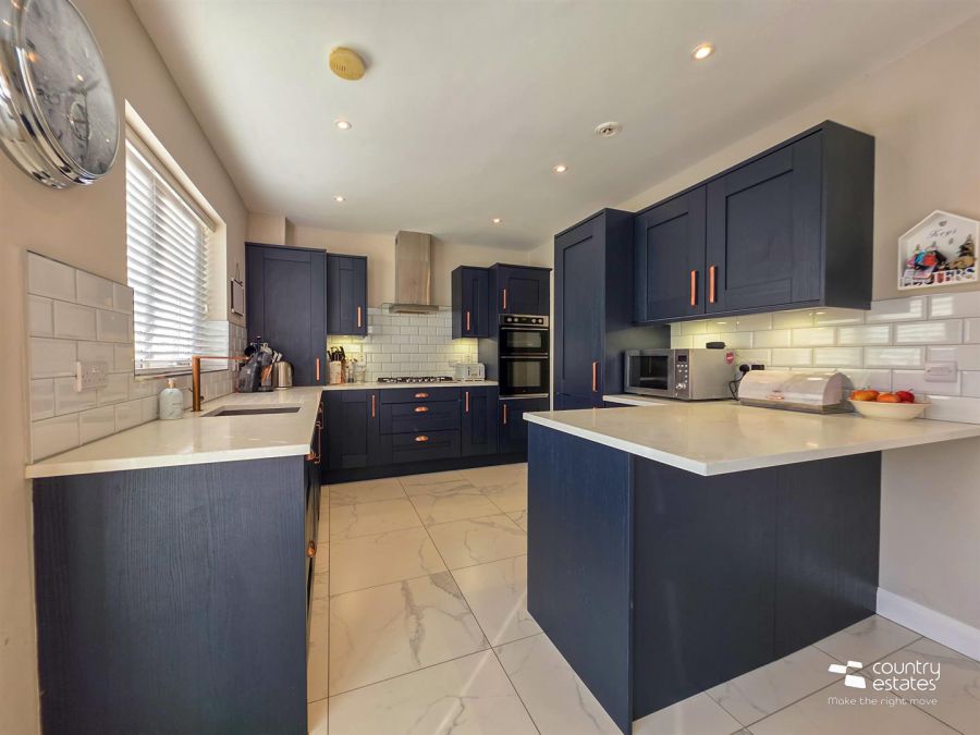 10 Ashbourne Manor Square