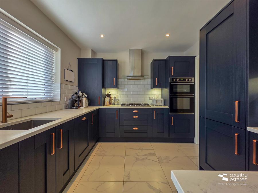 10 Ashbourne Manor Square