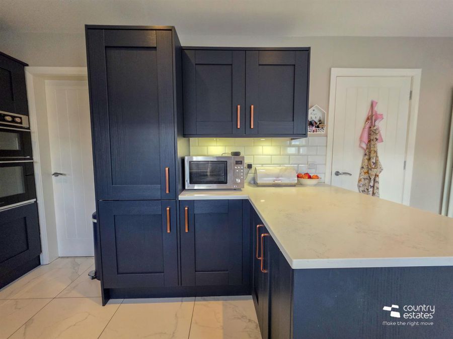 10 Ashbourne Manor Square