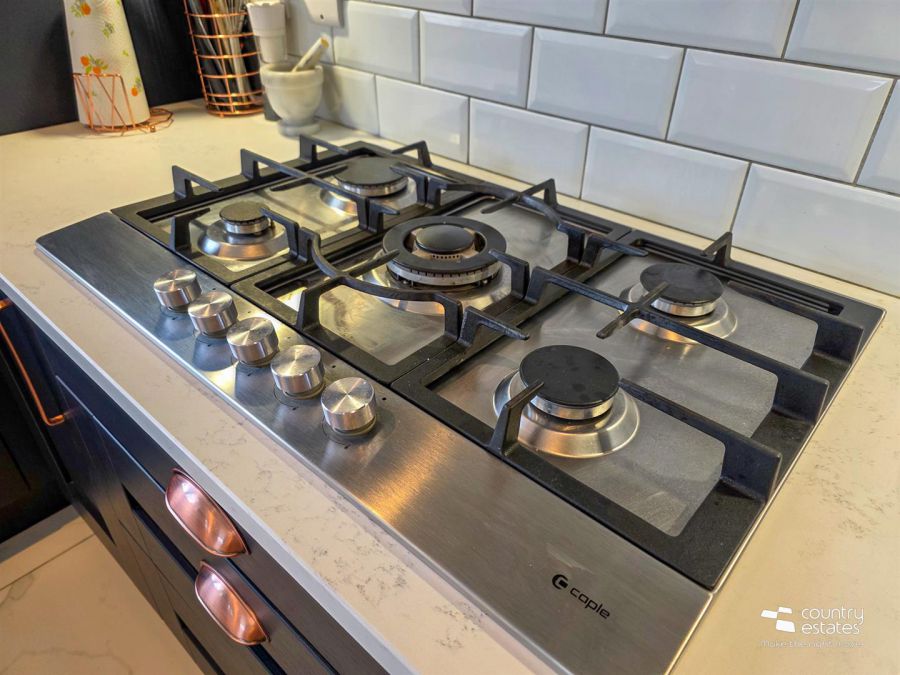 10 Ashbourne Manor Square