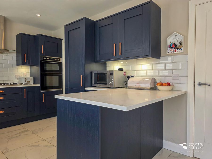 10 Ashbourne Manor Square