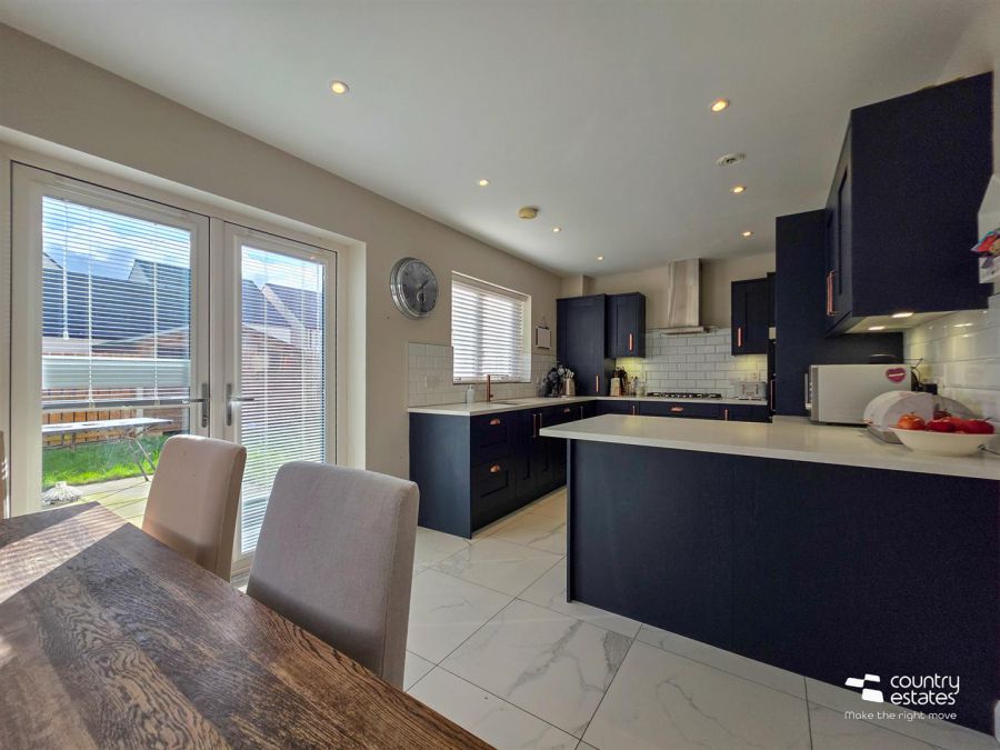 10 Ashbourne Manor Square