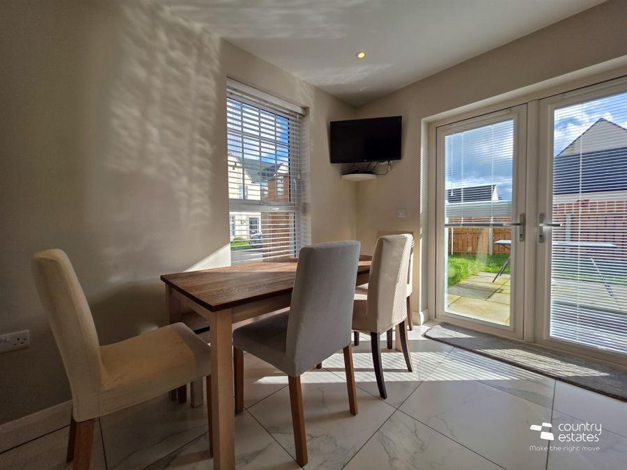 10 Ashbourne Manor Square