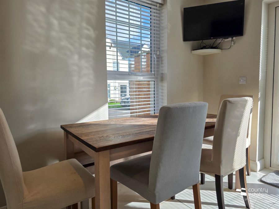 10 Ashbourne Manor Square