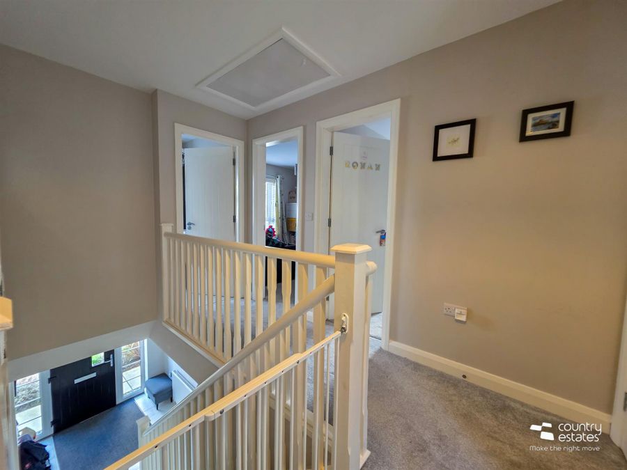 10 Ashbourne Manor Square