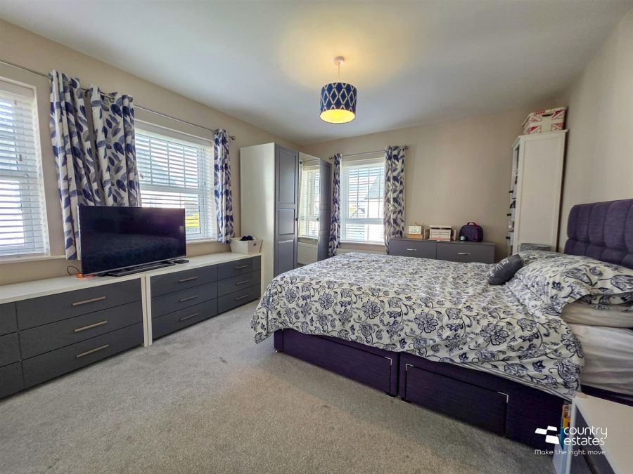 10 Ashbourne Manor Square