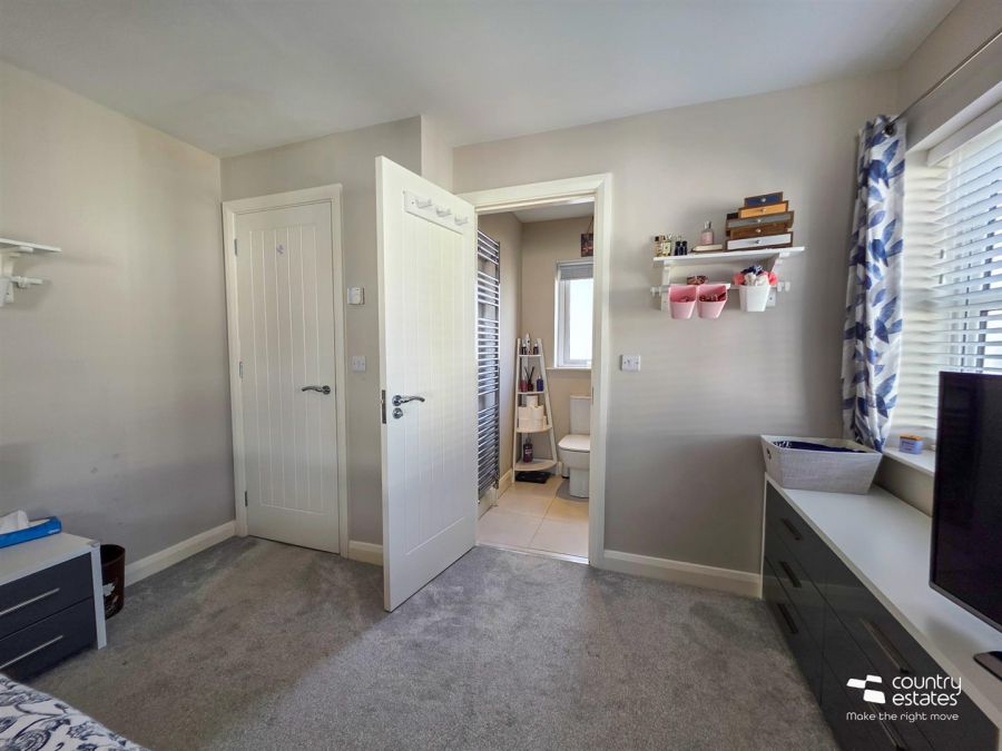 10 Ashbourne Manor Square