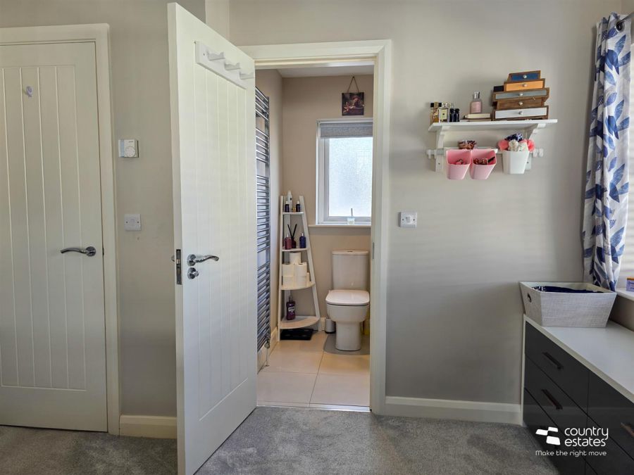 10 Ashbourne Manor Square