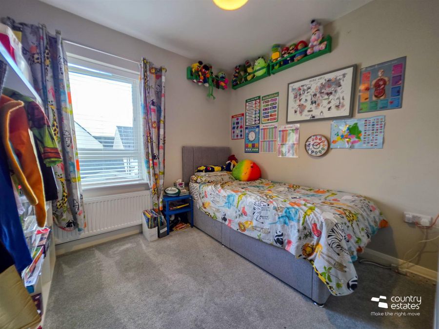 10 Ashbourne Manor Square