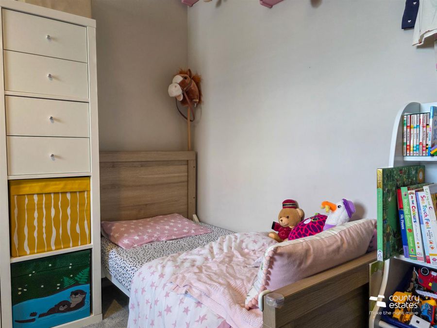 10 Ashbourne Manor Square