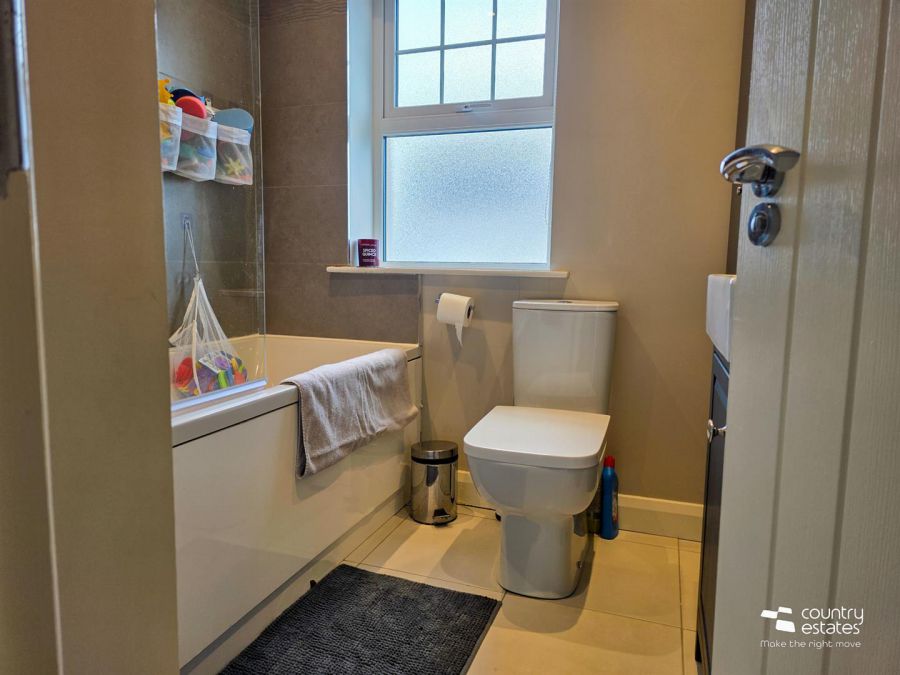 10 Ashbourne Manor Square