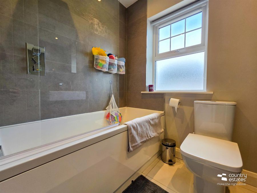 10 Ashbourne Manor Square